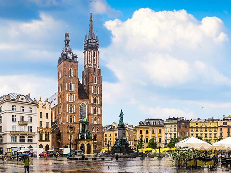 Trips & Tours to Poland 2022/2023 | On The Go Tours (From USA)