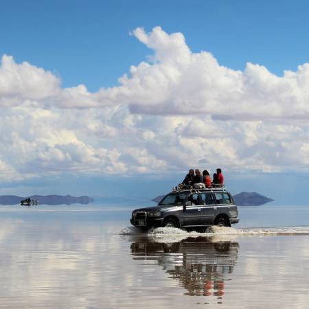 4-wheel-driving-through-Uyuni-Salt-Desert-in-Bolivia