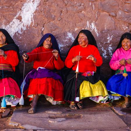 Knitting Women - Peru Tours - On The Go Tours