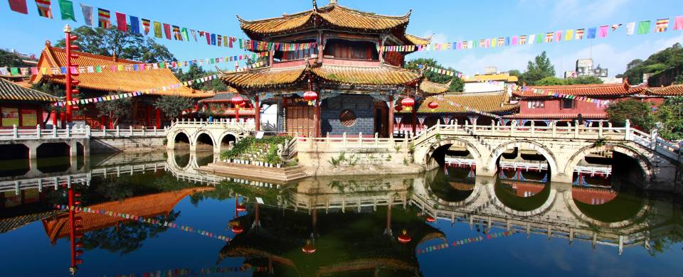 Temple on the water in Kunming