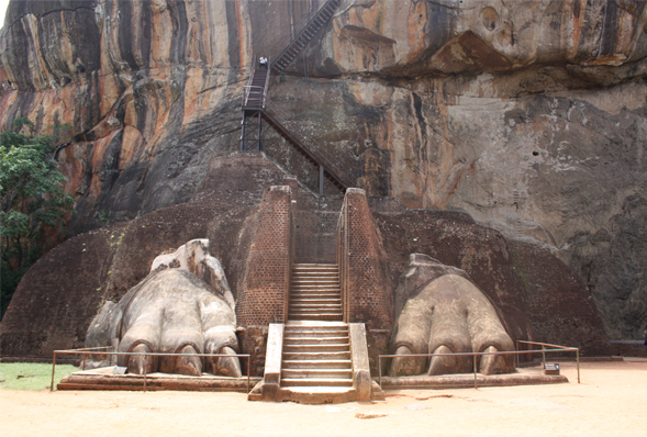 The lions paws sculpture in Sigiriya