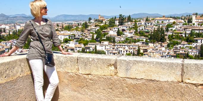 A woman sightseeing in Granada | Spain